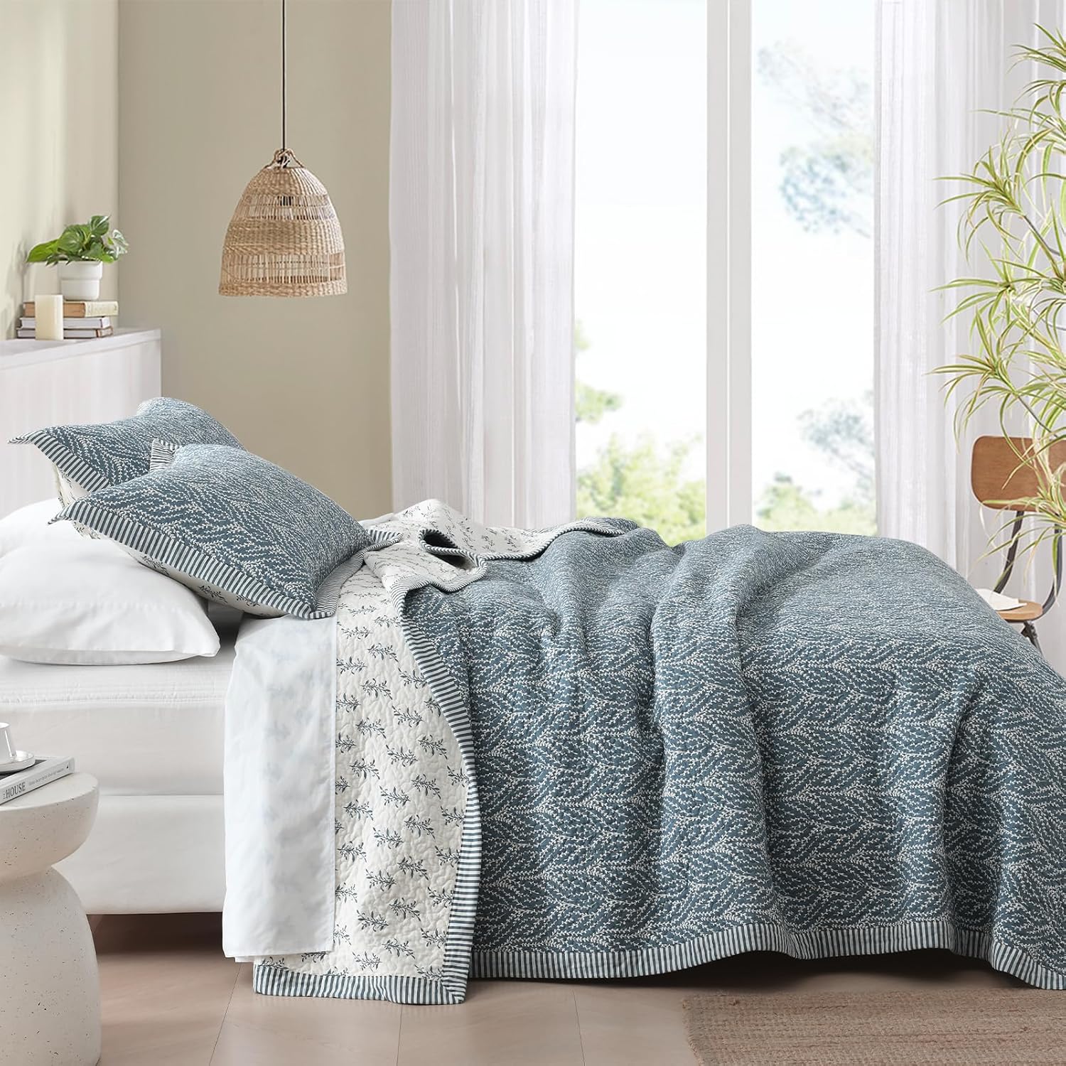 White Gray-Blue Botanical King Cotton Quilt Set
