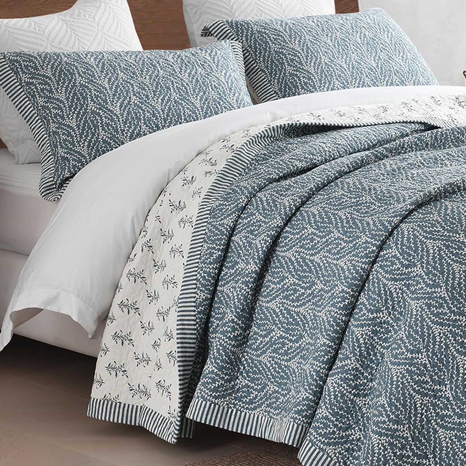 White Gray-Blue Botanical King Cotton Quilt Set
