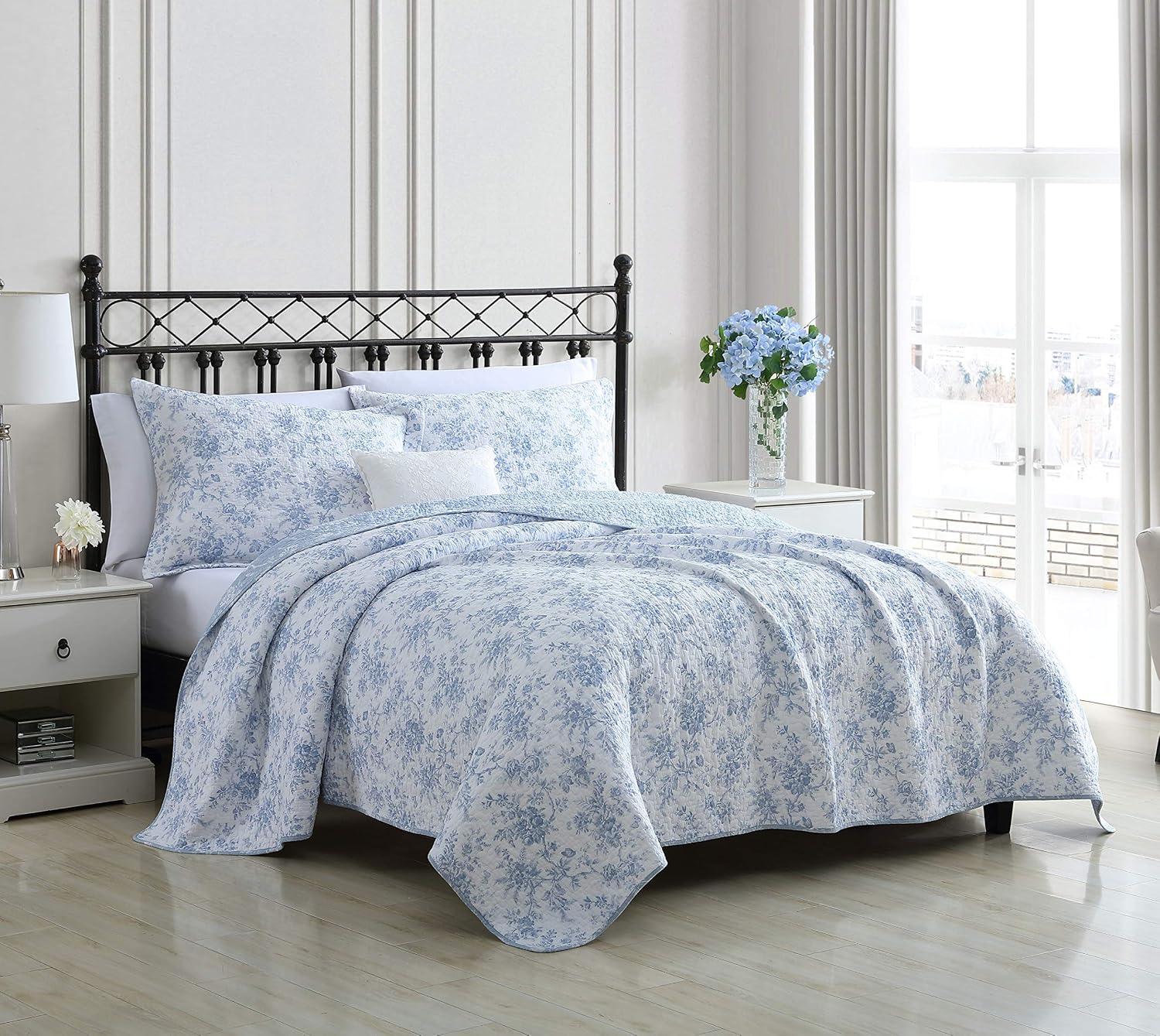 Blue Floral Toile Twin Cotton Quilt Set