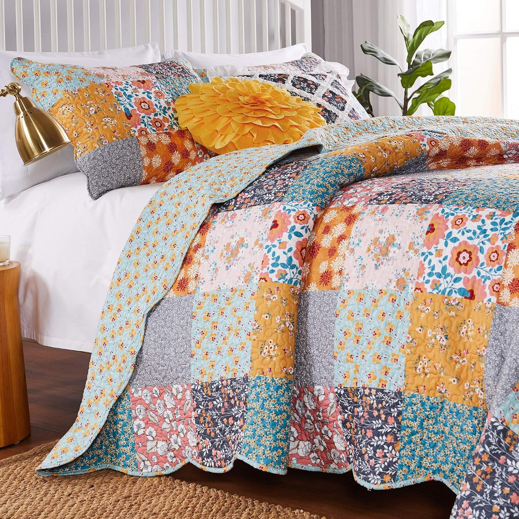 Calico Patch Floral King Quilt Set