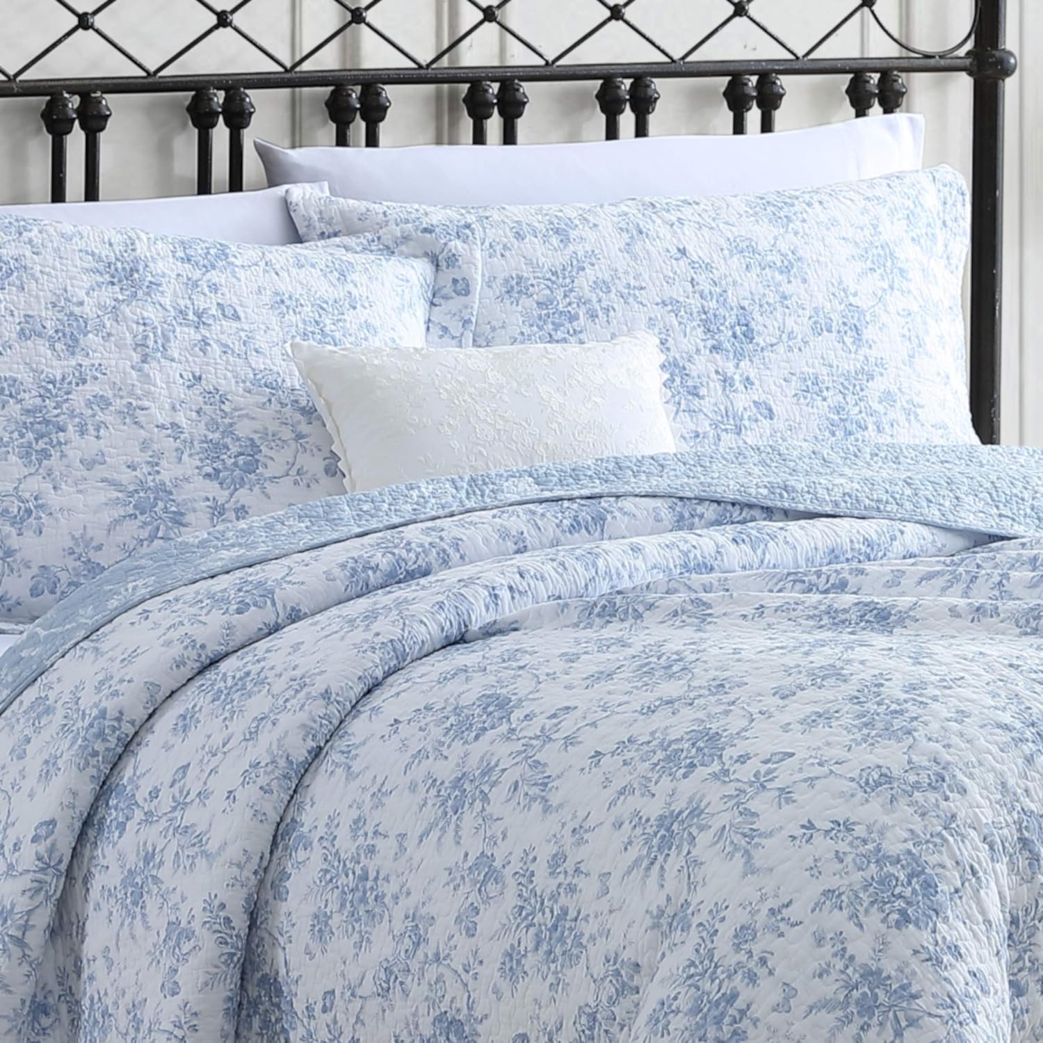 Blue Floral Toile Twin Cotton Quilt Set