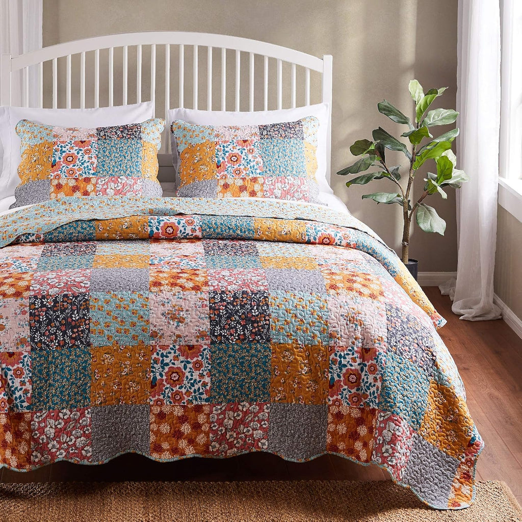 Calico Patch Floral King Quilt Set