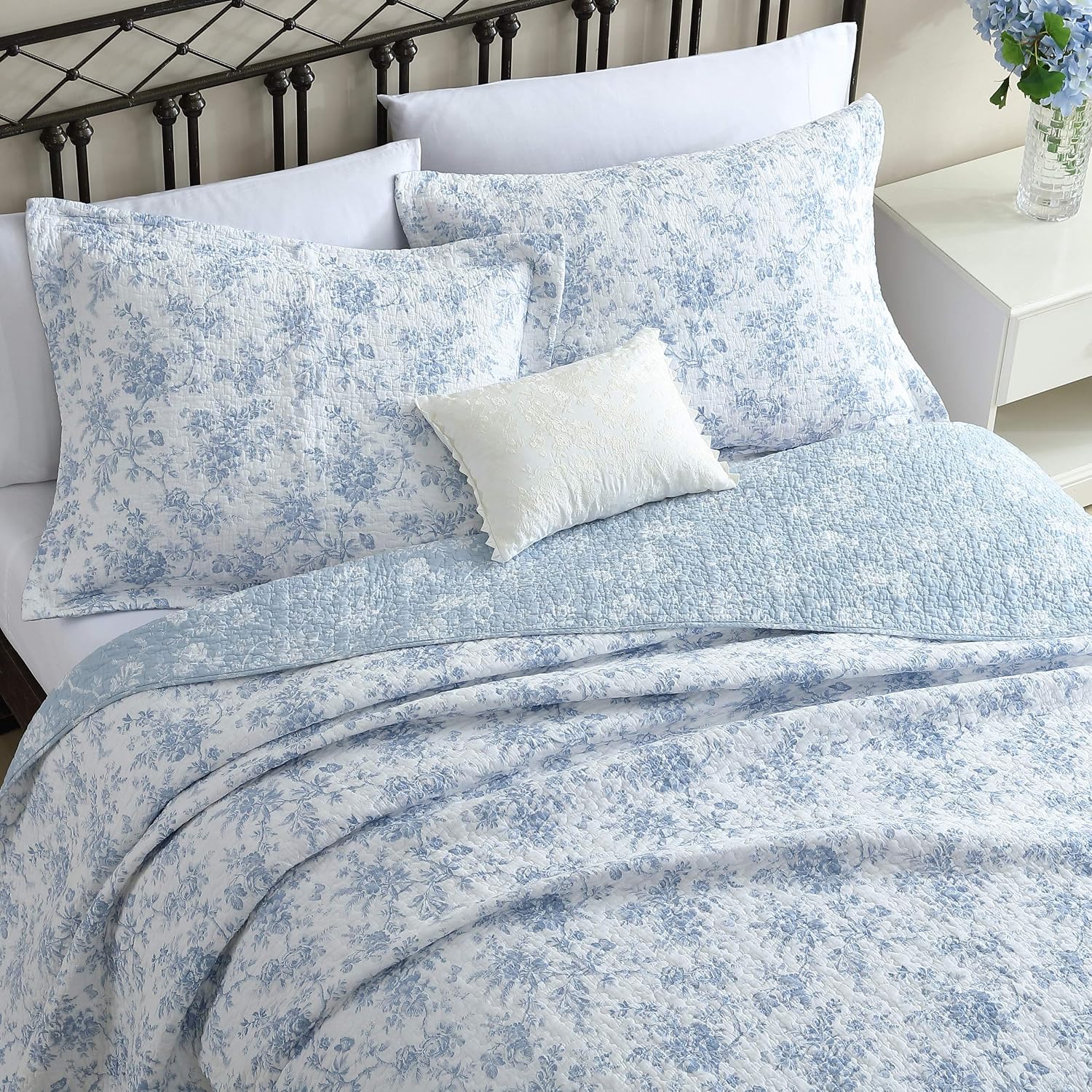 Blue Floral Toile Twin Cotton Quilt Set